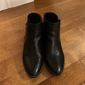 Baretraps Marconi Black Short Boots with side zip, size 7.5